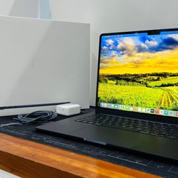  MACBOOK AIR 15” 2025 Apple M4 16GB 256GB Under Apple Warranty