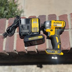 DEWALT 20V max 1/4-in Impact Driver Kit