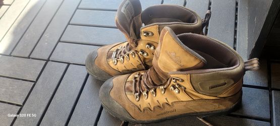 Hicking shoes