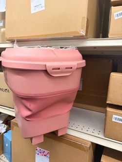 Pet food container