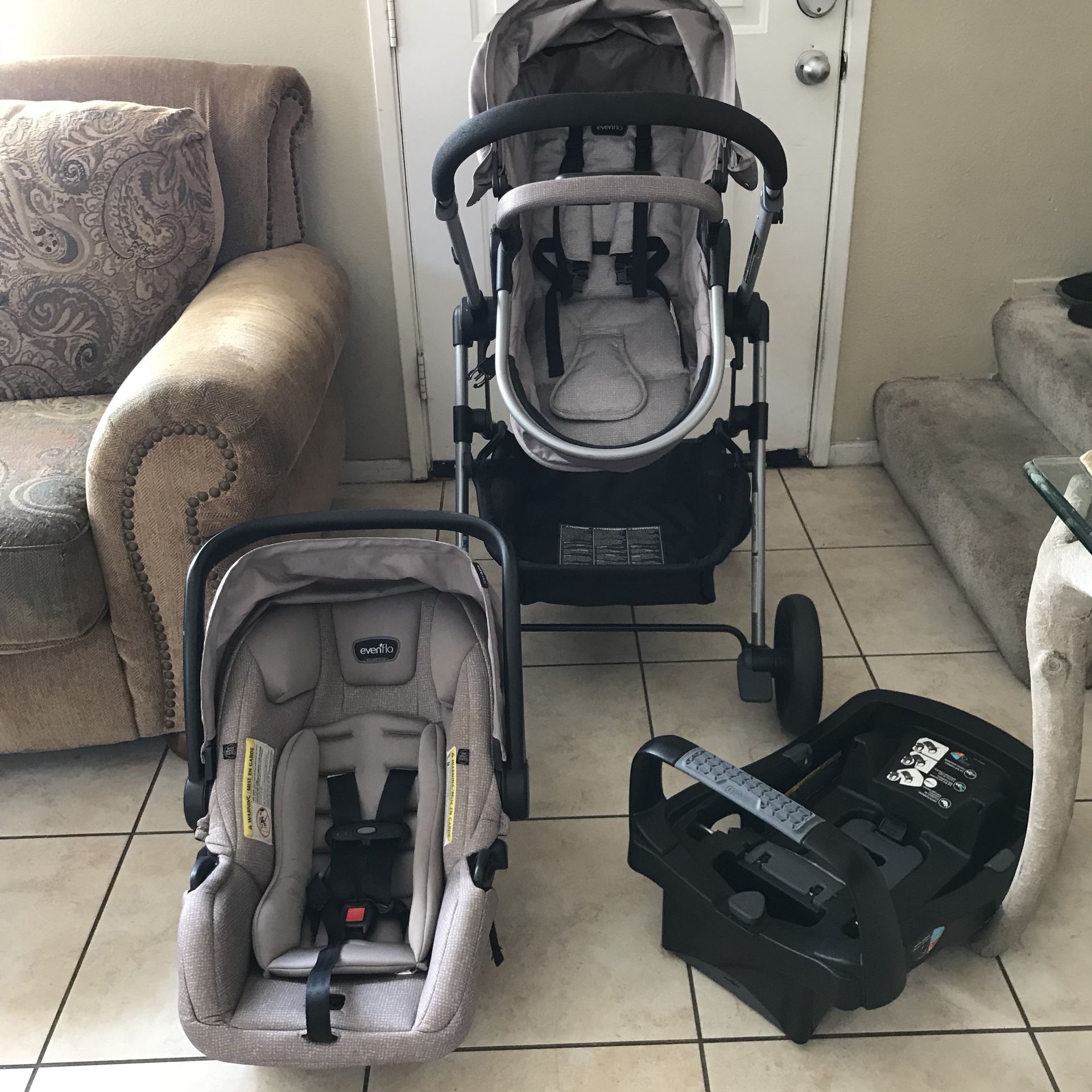 Evenflo Pivot Modular Travel System (stroller/car seat)