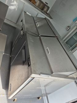 Commercial sandwich cooler