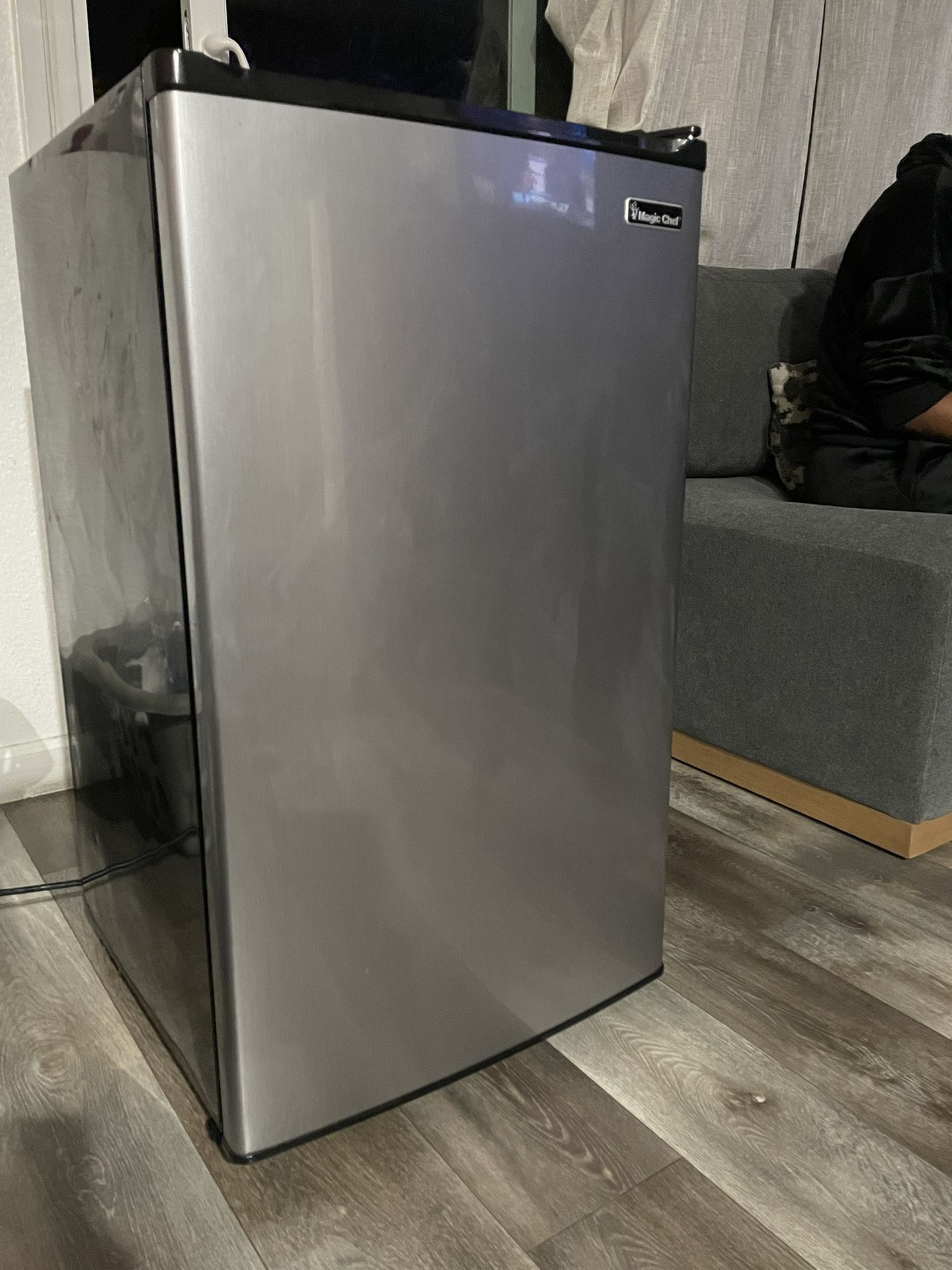 Magic chef mini fridge