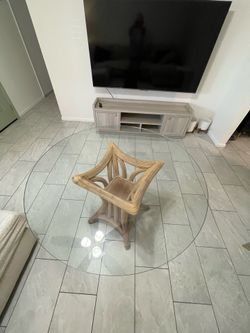 BEAUTIFUL GLASS TABLE