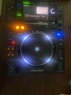 Pioneer CDJ-2000 with case & power cable