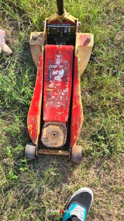 Car floor jack
