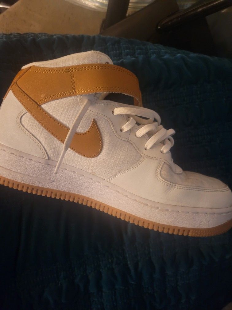 Woman's Nike Air Force 1 Size 10