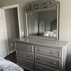 Bedroom Dresser W/mirror