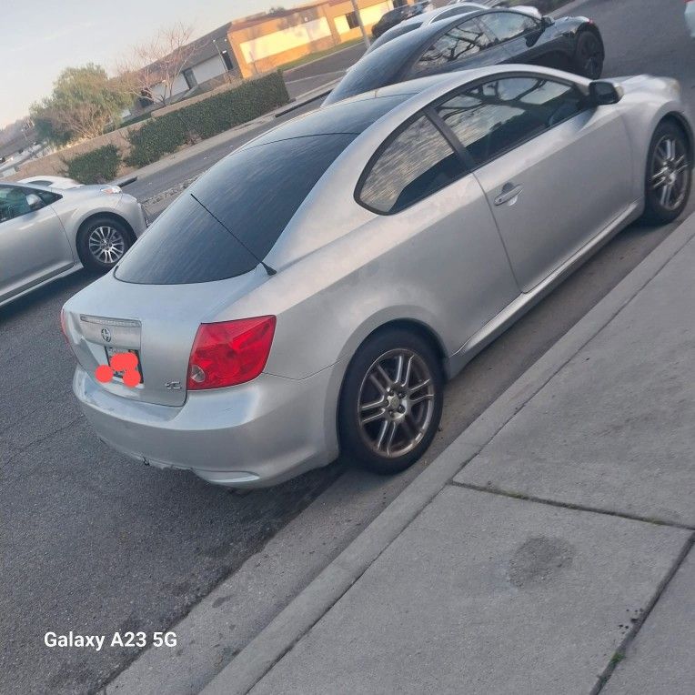 2004 scion