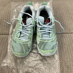 Reebok Women’s Tennis Shoes In Very Good Shape Size 6 1/2 Athletic Fitness Exercise 