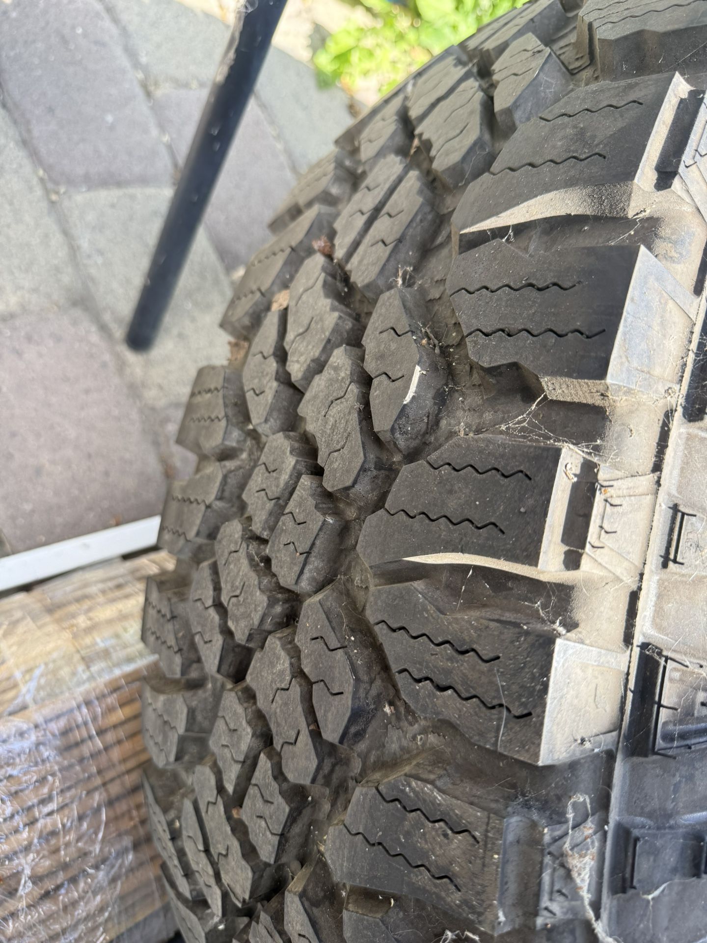 Tire 285/70/18