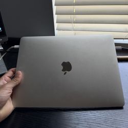 MacBook Pro 1 Terabyte Touch bar 