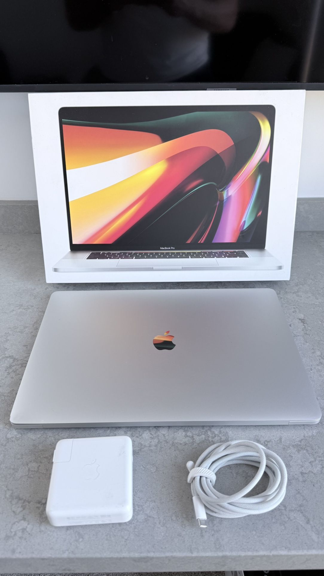 MacBook Pro 16-inch (2019) β i9 / 1TB/16GB / Radeon 5500M β POWERHOUSE