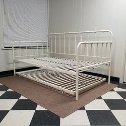 Twin size daybed with trundle - can DELIVER almost anywhere for $20 extra - gently used and in very good condition 😍