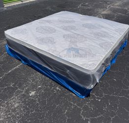 King mattress pillow top and box spring set (2pc - brand new)