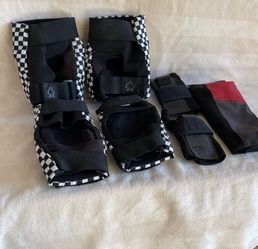 Skateboard/Scooter Pads, Complete Set Like New Size Youth, Medium
