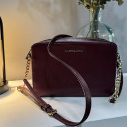 Jet Set Large Saffiano Leather Crossbody Bag in Burgundy