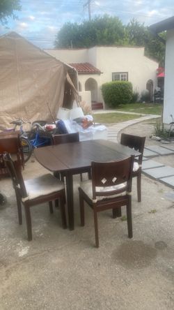 Five pieces Dining table beautiful style great color everything included good condition very clean size Table H30”. L52”. W42  table comes with foldab