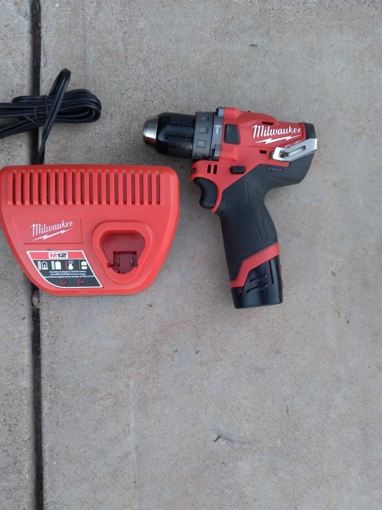 HAMMER DRILL MILWAUKEE