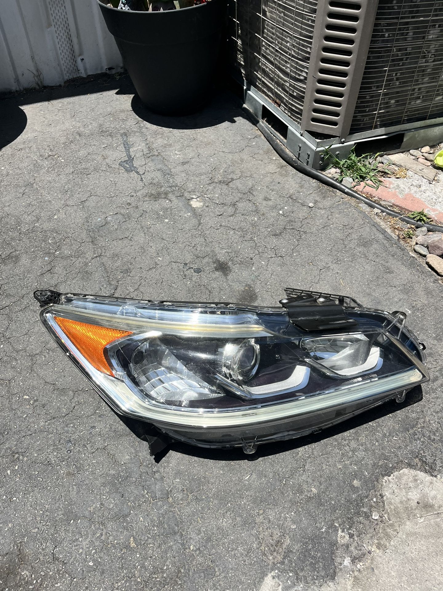HEADLIGHT. HONDA ACCORD 2016-2017
