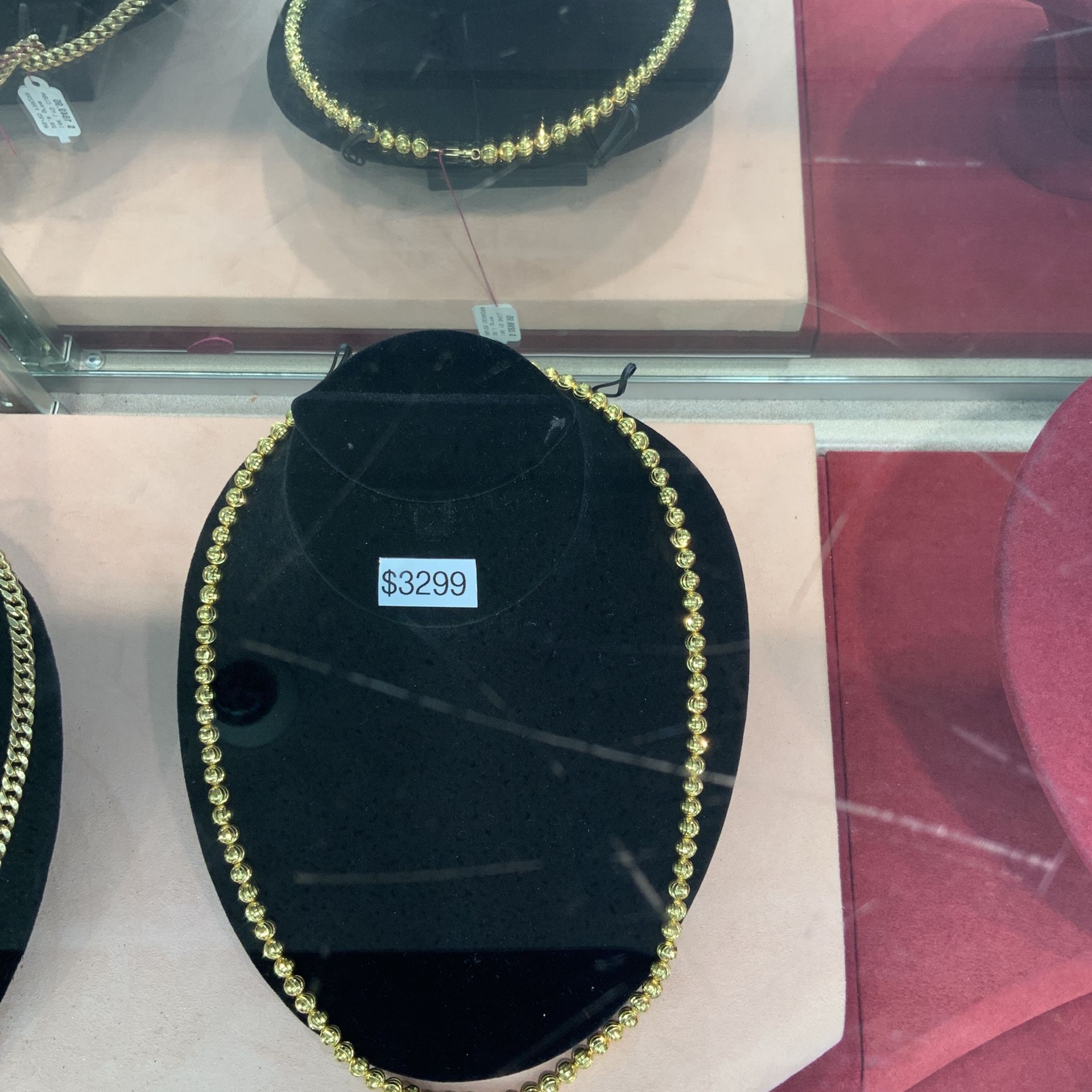 Beautiful 10kt Ball Necklace