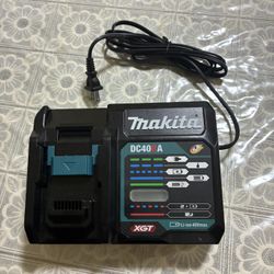 Makita 40V charger