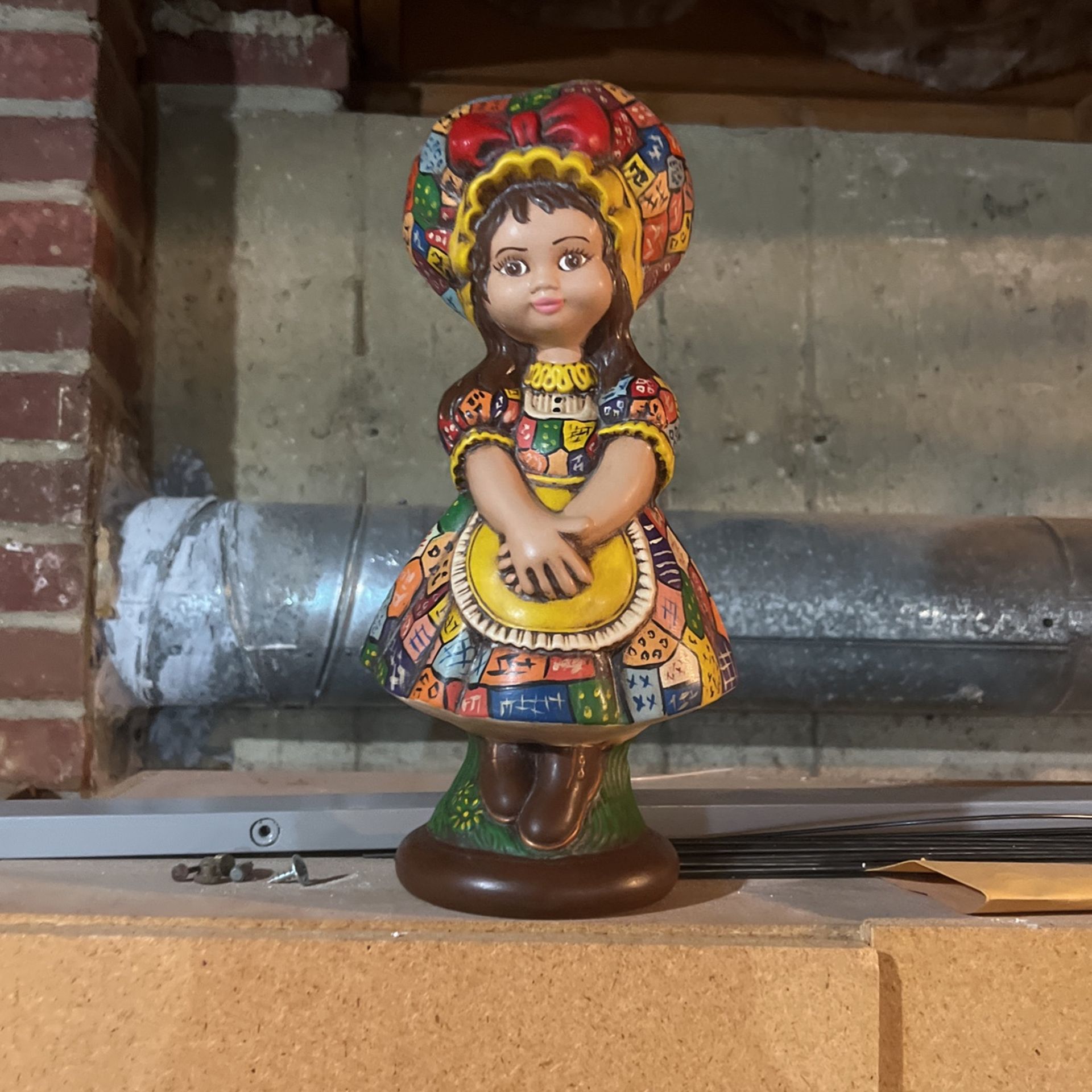 Gare Inc 1974 ceramic figure