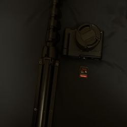 Sony zv1f camera with tripod and brand nee sd card