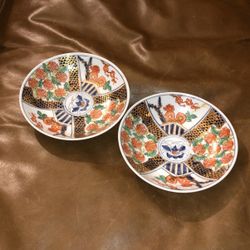 Pair of Japanese porcelain ware saucers
