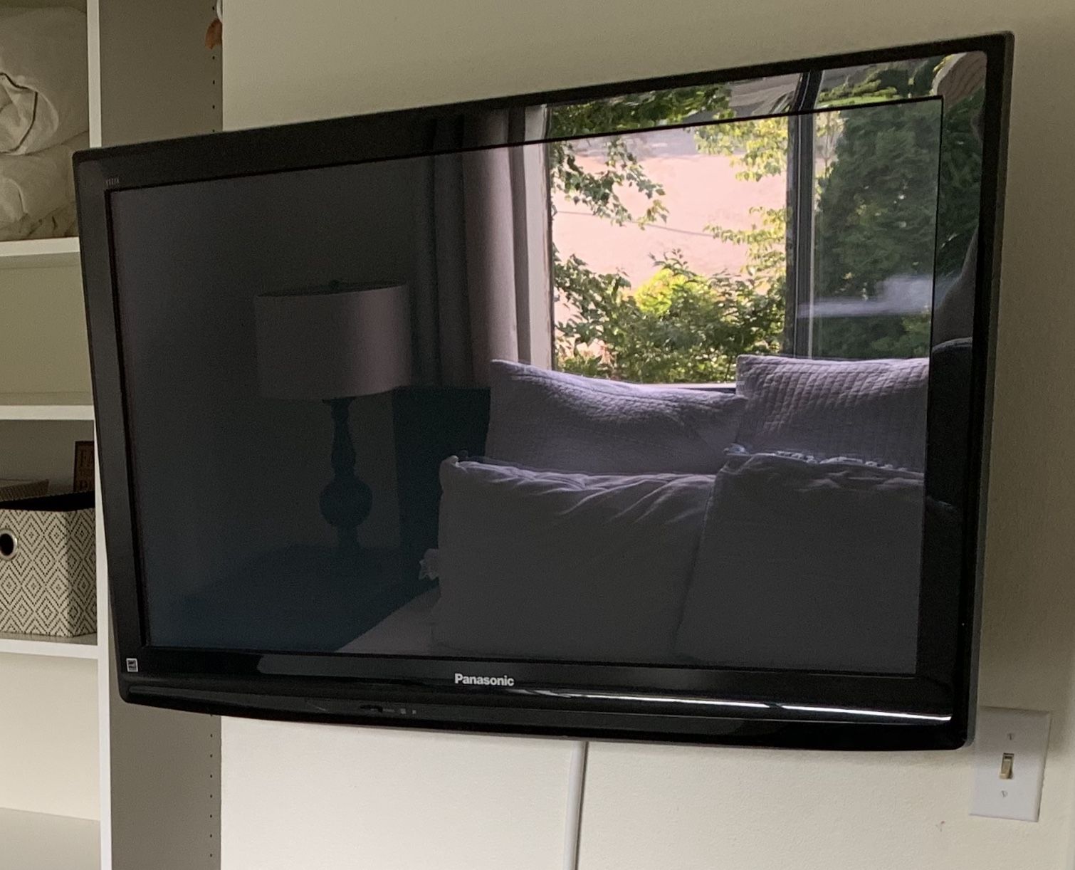 Panasonic TC-P42C2 42in HD TV with HDMI port (NO BURN MARKS)