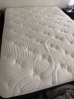 Queen Tempur-Pedic mattress