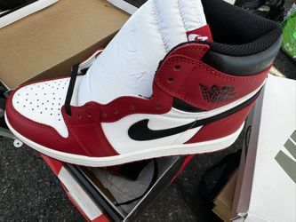 NEW Nike Air Jordan 1 Chicago Red White Size 9Mens