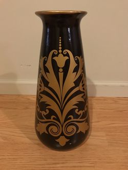 Flower vase, black with gold design