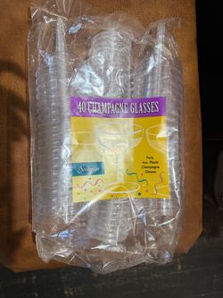 Champagne Glasses (disposable)