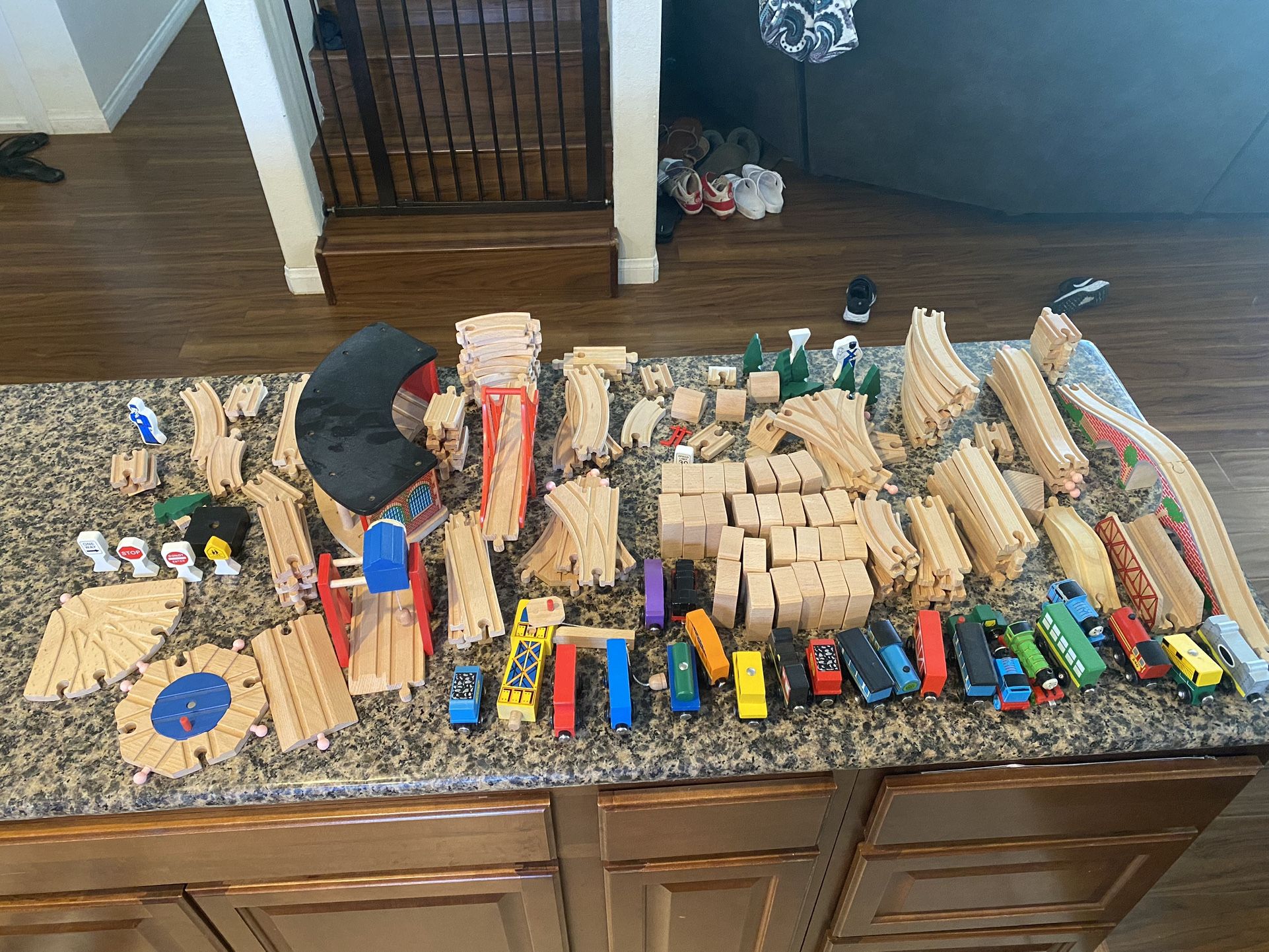 Wooden Train Set 183 Pieces