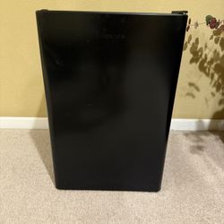 Hisense Mini Fridge - 26” Tall