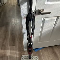 Shark genius steamer comes with 6 sets of reusable mops