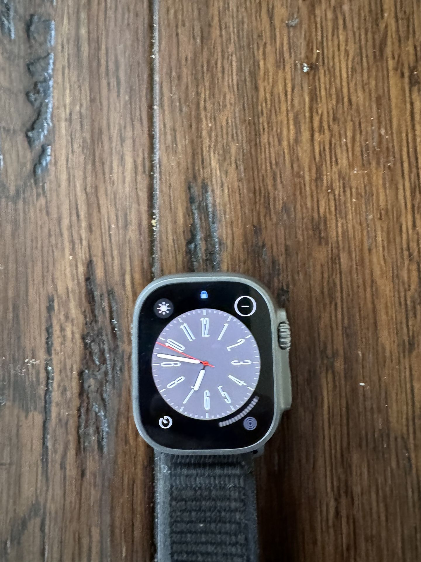 Apple Watch Ultra - 49mm - GPS + Cellular - Titanium