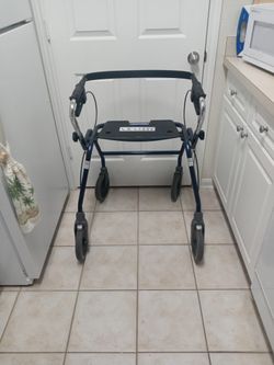 🎈Heavy Duty🎈 Walker 🎈With Brakes Holds Up To 650 Lbs.