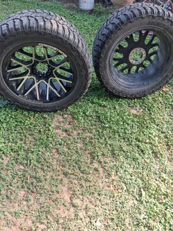 Dropstar tire an rim 35x12.50RLT only have 3 need gone