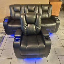 Like New 6 Months Old Leather Electric Dual Reclining Couch And Electric Recliner With Electric Headrests And Dual Usb 