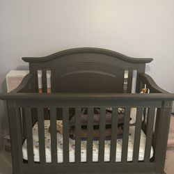 Crib And Dresser Set - Grey