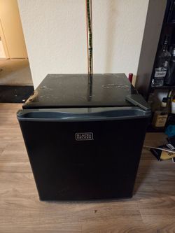 Black and decker mini fridge