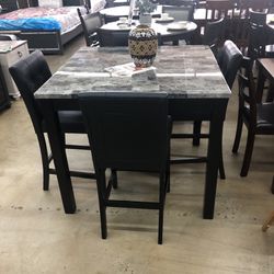 Maysville Counter Height Dining Table & Bar Stools 