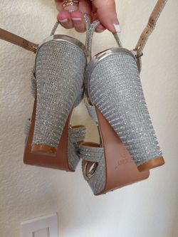 Elegant silver heels with sparkling details size 7