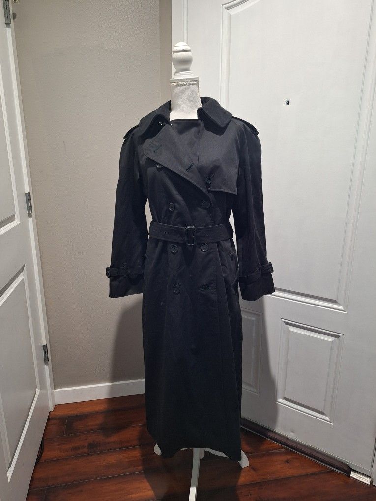 Vintage Women's black Burberry London trenchcoat, size 12P