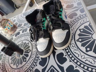 It's a Air Jordan Nike shoes, And the shoe size is 5.5 in a half.