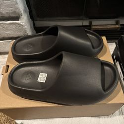 Onyx Yeezy Slides sz 10