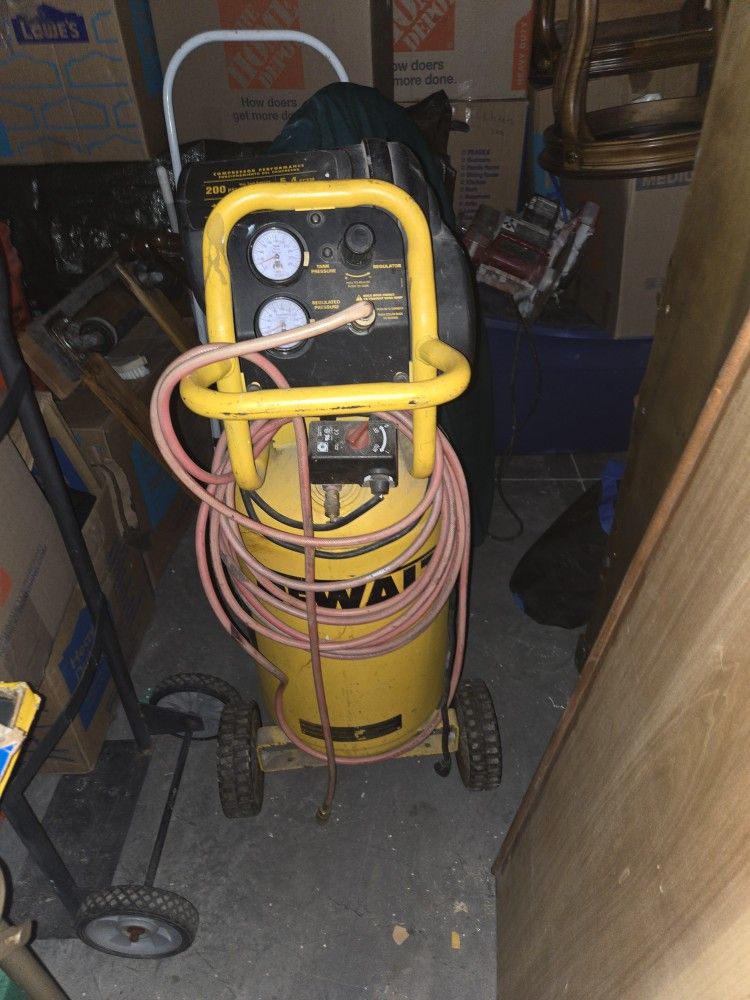 Dewalt Vertical Compressor 