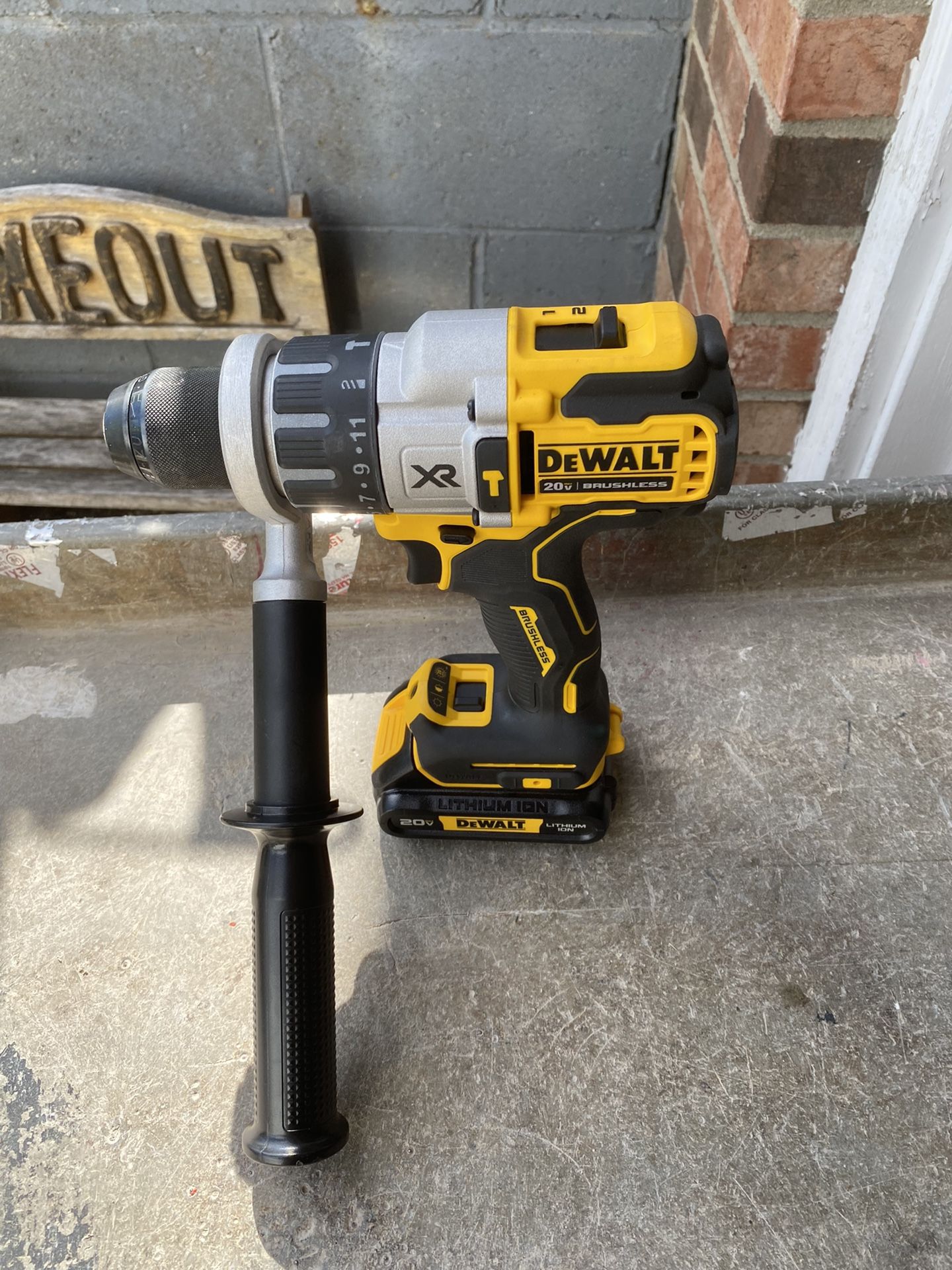 Dewalt 20 V three speed hammer drill and battery